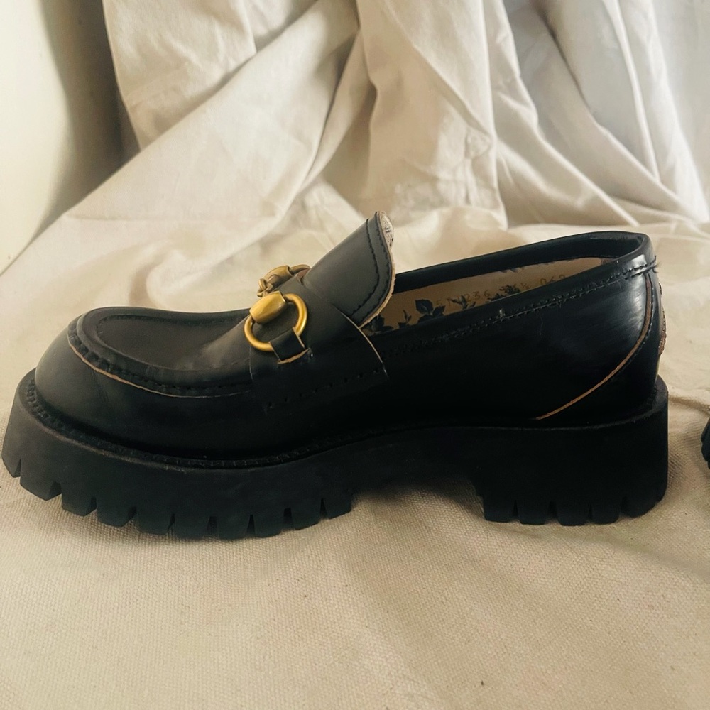 Gucci Black Leather Lug Sole Loafers with Horsebit - Picture 9 of 11